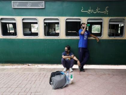 Pakistan Railways running trains with 3-day oil inventory | Pakistan Railways running trains with 3-day oil inventory Pakistan Railways running trains with 3-day oil inventory | Pakistan Railways running trains with 3-day oil inventory