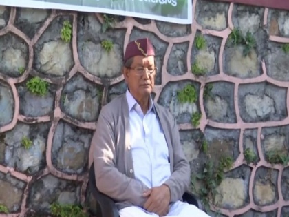 Former Uttarakhand CM Harish Rawat sits on hour-long silent fast to support Haldwani protesters | Former Uttarakhand CM Harish Rawat sits on hour-long silent fast to support Haldwani protesters