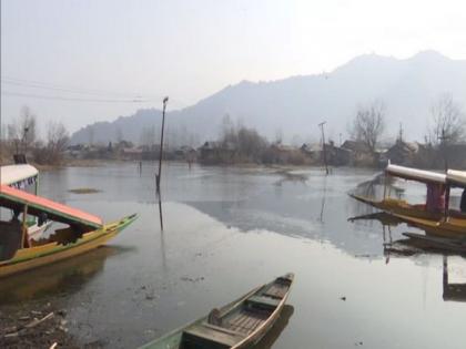 Srinagar records lowest temperature of season, attracts tourists to experience 'Chillai Kalan' | Srinagar records lowest temperature of season, attracts tourists to experience 'Chillai Kalan'