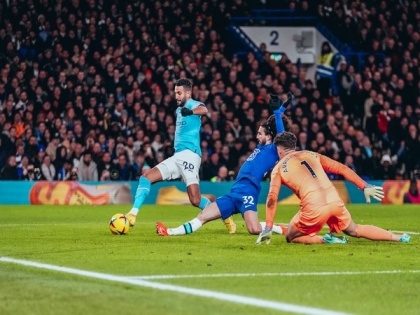 Manchester City edge Chelsea 1-0 to close gap with table-toppers Arsenal | Manchester City edge Chelsea 1-0 to close gap with table-toppers Arsenal