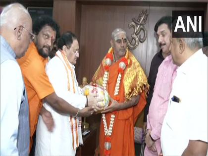 JP Nadda visits Sri Panchamasali Mutt, Kanaka Guru Peetha in Karnataka | JP Nadda visits Sri Panchamasali Mutt, Kanaka Guru Peetha in Karnataka