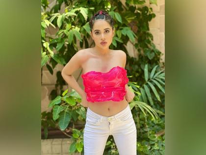 Urfi Javed is "allergic to clothes", internet sensation gets boils after wearing woollen outfits | Urfi Javed is "allergic to clothes", internet sensation gets boils after wearing woollen outfits