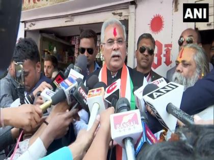 Chhattisgarh: CM Bhupesh Baghel meets Home Minister Amit Shah at Raipur airport | Chhattisgarh: CM Bhupesh Baghel meets Home Minister Amit Shah at Raipur airport