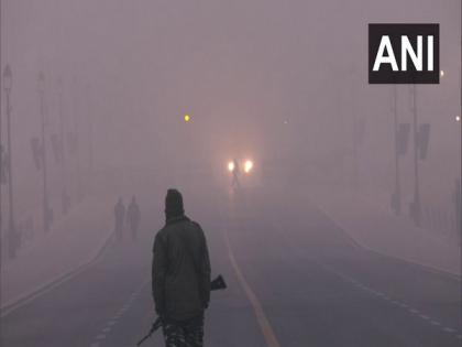 Severe cold wave, fog conditions continue to prevail in Delhi | Severe cold wave, fog conditions continue to prevail in Delhi