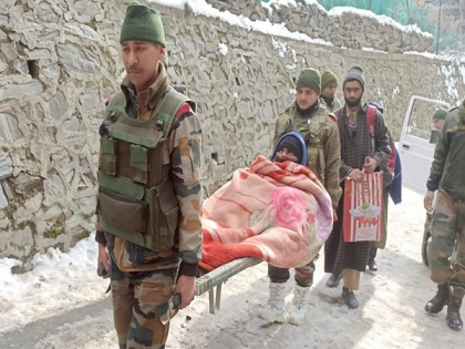 Army's Chinar Corps rescues ailing villagers from snow-covered remote area in J-K | Army's Chinar Corps rescues ailing villagers from snow-covered remote area in J-K