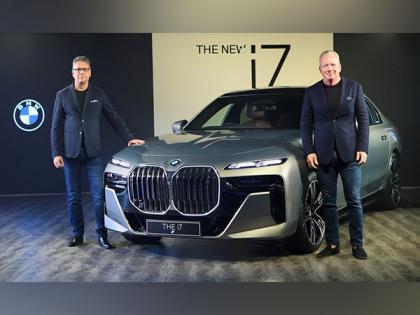 This is Forwardism. The All-New BMW 7 and the First-Ever BMW i7 | This is Forwardism. The All-New BMW 7 and the First-Ever BMW i7