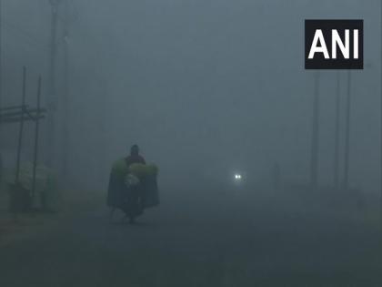 Dense fog hits Delhi already in cold grip | Dense fog hits Delhi already in cold grip