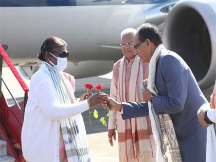 Pravasi Bharatiya Divas: President Droupadi Murmu arrives in Indore | Pravasi Bharatiya Divas: President Droupadi Murmu arrives in Indore Pravasi Bharatiya Divas: President Droupadi Murmu arrives in Indore | Pravasi Bharatiya Divas: President Droupadi Murmu arrives in Indore