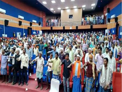 District administration administers oath to villagers to maintain peace in Chhattisgarh's Narayanpur | District administration administers oath to villagers to maintain peace in Chhattisgarh's Narayanpur District administration administers oath to villagers to maintain peace in Chhattisgarh's Narayanpur | District administration administers oath to villagers to maintain peace in Chhattisgarh's Narayanpur