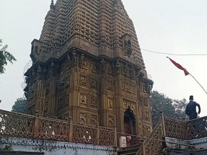 Passengers of Ganga Vilas luxury cruise pay visit to 500-year-old Durga Temple in Ramnagar | Passengers of Ganga Vilas luxury cruise pay visit to 500-year-old Durga Temple in Ramnagar