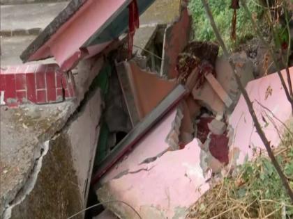 Houses, temple collapse in Joshimath's Singhdhar | Houses, temple collapse in Joshimath's Singhdhar