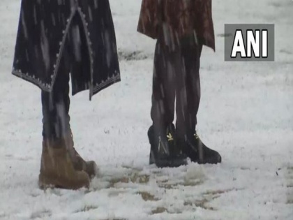Fur shoes on great demand after fresh snowfall in Kashmir | Fur shoes on great demand after fresh snowfall in Kashmir