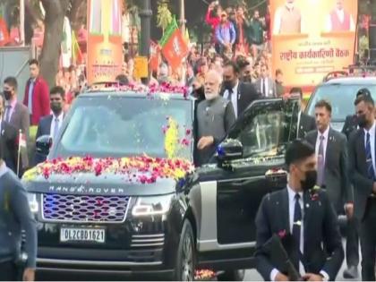 PM Modi holds mega roadshow in Delhi | PM Modi holds mega roadshow in Delhi