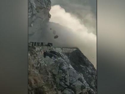 J-K: Traffic restored on Jammu-Srinagar National Highway after shooting stones halted vehicular movement in Ramban | J-K: Traffic restored on Jammu-Srinagar National Highway after shooting stones halted vehicular movement in Ramban J-K: Traffic restored on Jammu-Srinagar National Highway after shooting stones halted vehicular movement in Ramban | J-K: Traffic restored on Jammu-Srinagar National Highway after shooting stones halted vehicular movement in Ramban