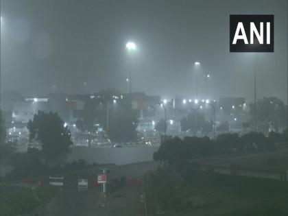 Delhi: Several flights, trains delayed due to low visibility | Delhi: Several flights, trains delayed due to low visibility