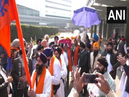 Last two 'Saroops' of Guru Granth Sahib arrive in Delhi from Afghanistan | Last two 'Saroops' of Guru Granth Sahib arrive in Delhi from Afghanistan