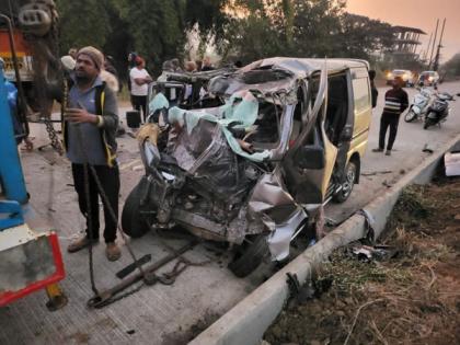 Nine killed in car-truck collision on Goa-Mumbai highway | Nine killed in car-truck collision on Goa-Mumbai highway