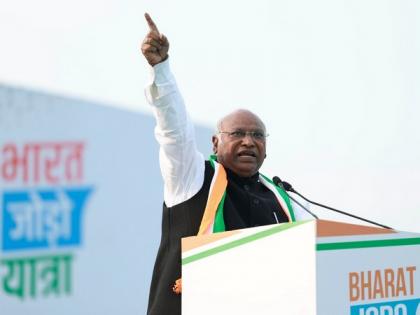 Kharge joins Bharat Jodo Yatra; addresses a public rally in Punjab's Pathankot | Kharge joins Bharat Jodo Yatra; addresses a public rally in Punjab's Pathankot Kharge joins Bharat Jodo Yatra; addresses a public rally in Punjab's Pathankot | Kharge joins Bharat Jodo Yatra; addresses a public rally in Punjab's Pathankot