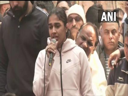 Babita Phogat meets protesting wrestlers in Delhi with "message from Centre" | Babita Phogat meets protesting wrestlers in Delhi with "message from Centre"