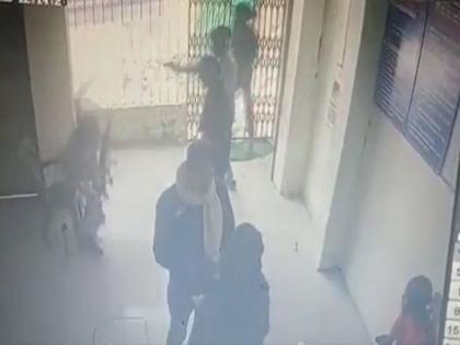 Two police women fend off armed robbers in Bihar's Hajipur, foil bank robbery | Two police women fend off armed robbers in Bihar's Hajipur, foil bank robbery
