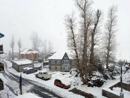 Snowfall in Himachal Pradesh disrupts public utility systems | Snowfall in Himachal Pradesh disrupts public utility systems