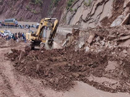J-K: Shut due to landslide at Dewal Bridge, NH reopens | J-K: Shut due to landslide at Dewal Bridge, NH reopens