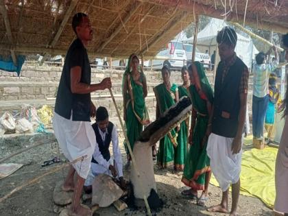 Madhya Pradesh: Tribal family makes iron from particular stone using traditional scientific process | Madhya Pradesh: Tribal family makes iron from particular stone using traditional scientific process