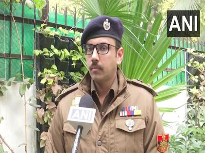 Delhi: Head constable stabbed on chest while patrolling in Dwarka; accused held | Delhi: Head constable stabbed on chest while patrolling in Dwarka; accused held Delhi: Head constable stabbed on chest while patrolling in Dwarka; accused held | Delhi: Head constable stabbed on chest while patrolling in Dwarka; accused held