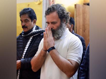 Jammu: Rahul Gandhi offers prayers at Raghunath Temple | Jammu: Rahul Gandhi offers prayers at Raghunath Temple