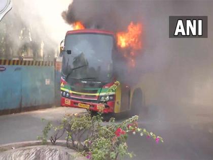 Mumbai: BEST bus catches fire in Bandra | Mumbai: BEST bus catches fire in Bandra Mumbai: BEST bus catches fire in Bandra | Mumbai: BEST bus catches fire in Bandra