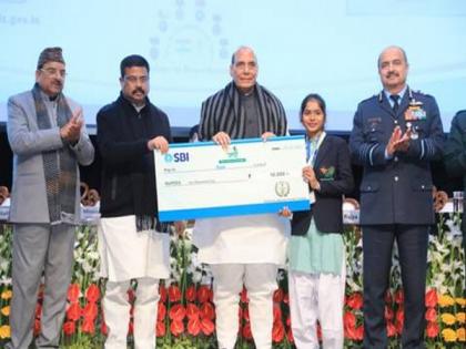 Union ministers Rajnath Singh, Dharmendra Pradhan felicitate Super 25 awardees of 'Veer Gatha 2.0' contest | Union ministers Rajnath Singh, Dharmendra Pradhan felicitate Super 25 awardees of 'Veer Gatha 2.0' contest Union ministers Rajnath Singh, Dharmendra Pradhan felicitate Super 25 awardees of 'Veer Gatha 2.0' contest | Union ministers Rajnath Singh, Dharmendra Pradhan felicitate Super 25 awardees of 'Veer Gatha 2.0' contest