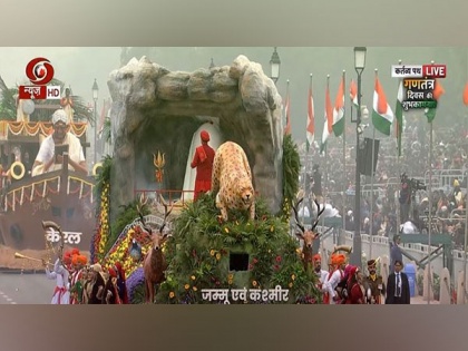 Jammu and Kashmir tableau showcases new era of development, tourism potential at R-day parade | Jammu and Kashmir tableau showcases new era of development, tourism potential at R-day parade