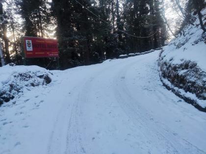 Fresh snowfall disrupts normal life in Himachal Pradesh | Fresh snowfall disrupts normal life in Himachal Pradesh