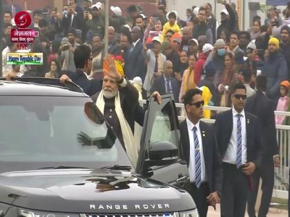 PM Modi waves at people on Kartavya Path after Republic Day parade concluded | PM Modi waves at people on Kartavya Path after Republic Day parade concluded