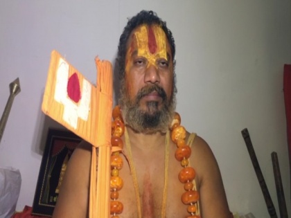 Ramcharitmanas row: Ayodhya seer Jagadguru Paramhans announces Rs 500 to anyone who brings Swami Prasad Maurya's head | Ramcharitmanas row: Ayodhya seer Jagadguru Paramhans announces Rs 500 to anyone who brings Swami Prasad Maurya's head