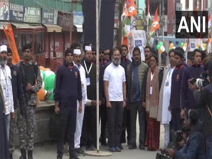 Bharat Jodo Yatra: Rahul Gandhi unfurls Tricolour at Lal Chowk in Kashmir | Bharat Jodo Yatra: Rahul Gandhi unfurls Tricolour at Lal Chowk in Kashmir