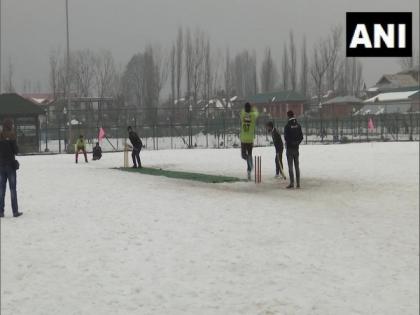 PM Modi calls Winter Games, snow cricket in Kashmir "an extension of Khelo India movement" | PM Modi calls Winter Games, snow cricket in Kashmir "an extension of Khelo India movement"