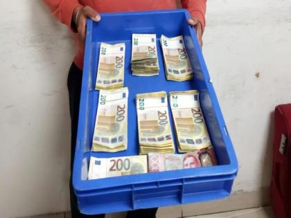 Delhi: CISF intercept man at IGI airport; seizes foreign currency worth Rs 64 lakh | Delhi: CISF intercept man at IGI airport; seizes foreign currency worth Rs 64 lakh