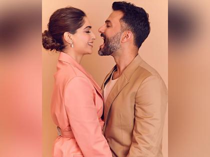 Monday Flashback: Sonam Kapoor drops a picture from dating days with husband Anand Ahuja | Monday Flashback: Sonam Kapoor drops a picture from dating days with husband Anand Ahuja