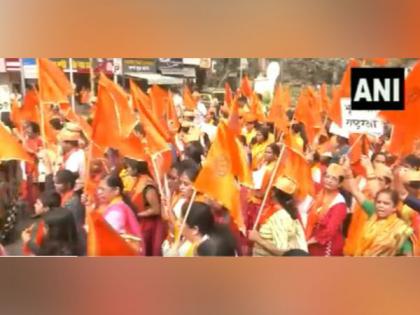 Hundreds march in Mumbai against "love jihad", demand anti-conversion laws | Hundreds march in Mumbai against "love jihad", demand anti-conversion laws