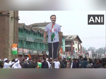 "Demonstration of dynast's psychology": Union Minister thrashes Rahul Gandhi for "violating" Flag Code in Srinagar | "Demonstration of dynast's psychology": Union Minister thrashes Rahul Gandhi for "violating" Flag Code in Srinagar "Demonstration of dynast's psychology": Union Minister thrashes Rahul Gandhi for "violating" Flag Code in Srinagar | "Demonstration of dynast's psychology": Union Minister thrashes Rahul Gandhi for "violating" Flag Code in Srinagar