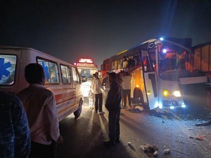 Maharashtra: 4 dead, 15 injured as bus rams into truck on Pune-Solapur highway | Maharashtra: 4 dead, 15 injured as bus rams into truck on Pune-Solapur highway