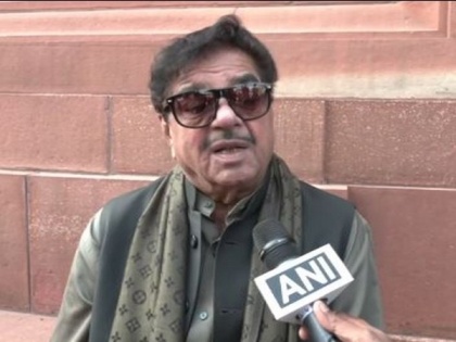 Budget 2023-24: Hum do, Hamare do.. Shatrughan Sinha's jibe at reduction in highest slab for Income Tax payers | Budget 2023-24: Hum do, Hamare do.. Shatrughan Sinha's jibe at reduction in highest slab for Income Tax payers