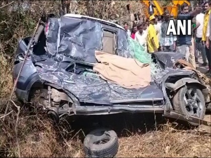 Speeding truck crushes car in Bengaluru; woman, daughter killed | Speeding truck crushes car in Bengaluru; woman, daughter killed