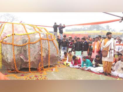 Uttar Pradesh: Shaligram stones from Nepal reach Ram Janmabhoomi Ayodhya, devotees offer prayers | Uttar Pradesh: Shaligram stones from Nepal reach Ram Janmabhoomi Ayodhya, devotees offer prayers Uttar Pradesh: Shaligram stones from Nepal reach Ram Janmabhoomi Ayodhya, devotees offer prayers | Uttar Pradesh: Shaligram stones from Nepal reach Ram Janmabhoomi Ayodhya, devotees offer prayers