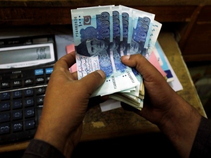 Pak Rupee loses ground against dollar in interbank market | Pak Rupee loses ground against dollar in interbank market