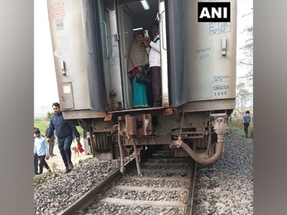 5 bogies of Satyagrah Express detach from engine in Bihar; Probe launched | 5 bogies of Satyagrah Express detach from engine in Bihar; Probe launched