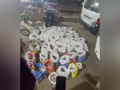 Over nine lakh fake coins seized from Malad area in Mumbai, one held: Police | Over nine lakh fake coins seized from Malad area in Mumbai, one held: Police Over nine lakh fake coins seized from Malad area in Mumbai, one held: Police | Over nine lakh fake coins seized from Malad area in Mumbai, one held: Police