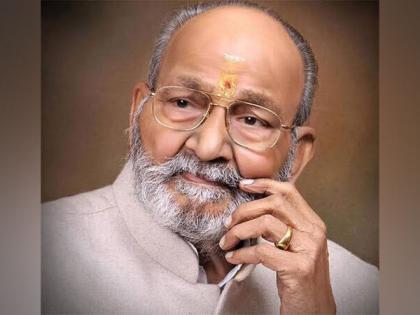 K Viswanath funeral: SS Rajamouli, MM Keeravani to Chiranjeevi pay last tribute to veteran film director | K Viswanath funeral: SS Rajamouli, MM Keeravani to Chiranjeevi pay last tribute to veteran film director K Viswanath funeral: SS Rajamouli, MM Keeravani to Chiranjeevi pay last tribute to veteran film director | K Viswanath funeral: SS Rajamouli, MM Keeravani to Chiranjeevi pay last tribute to veteran film director
