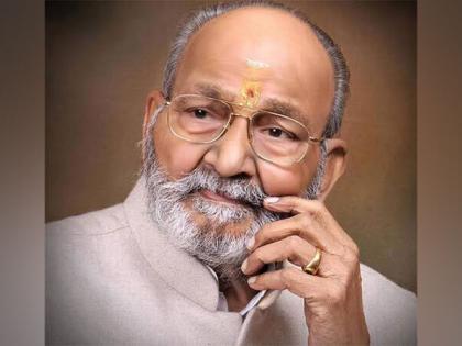 K Viswanath funeral: SS Rajamouli, MM Keeravani to Chiranjeevi pay last tribute to veteran film director | K Viswanath funeral: SS Rajamouli, MM Keeravani to Chiranjeevi pay last tribute to veteran film director